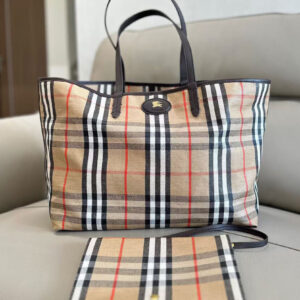 Burberry Medium Highlands tote bag Apricot